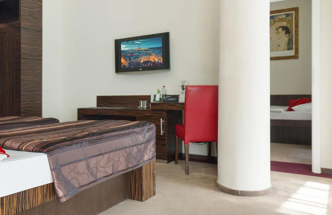 EA Hotel Crystal Palace-1